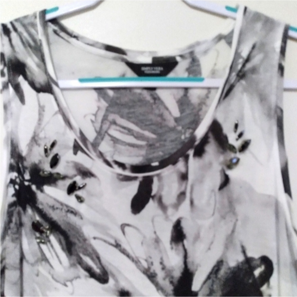 Simply Vera Vera Wang Sleeveless Black & White Floral Tank with Crystals Size L - Picture 4 of 9
